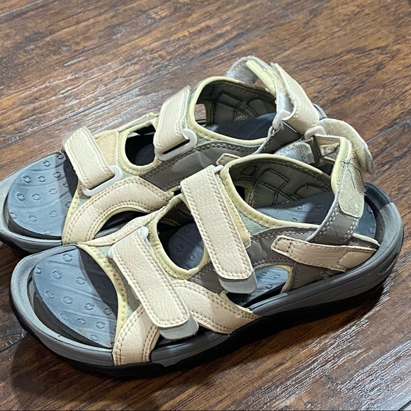 crocs bite sandals